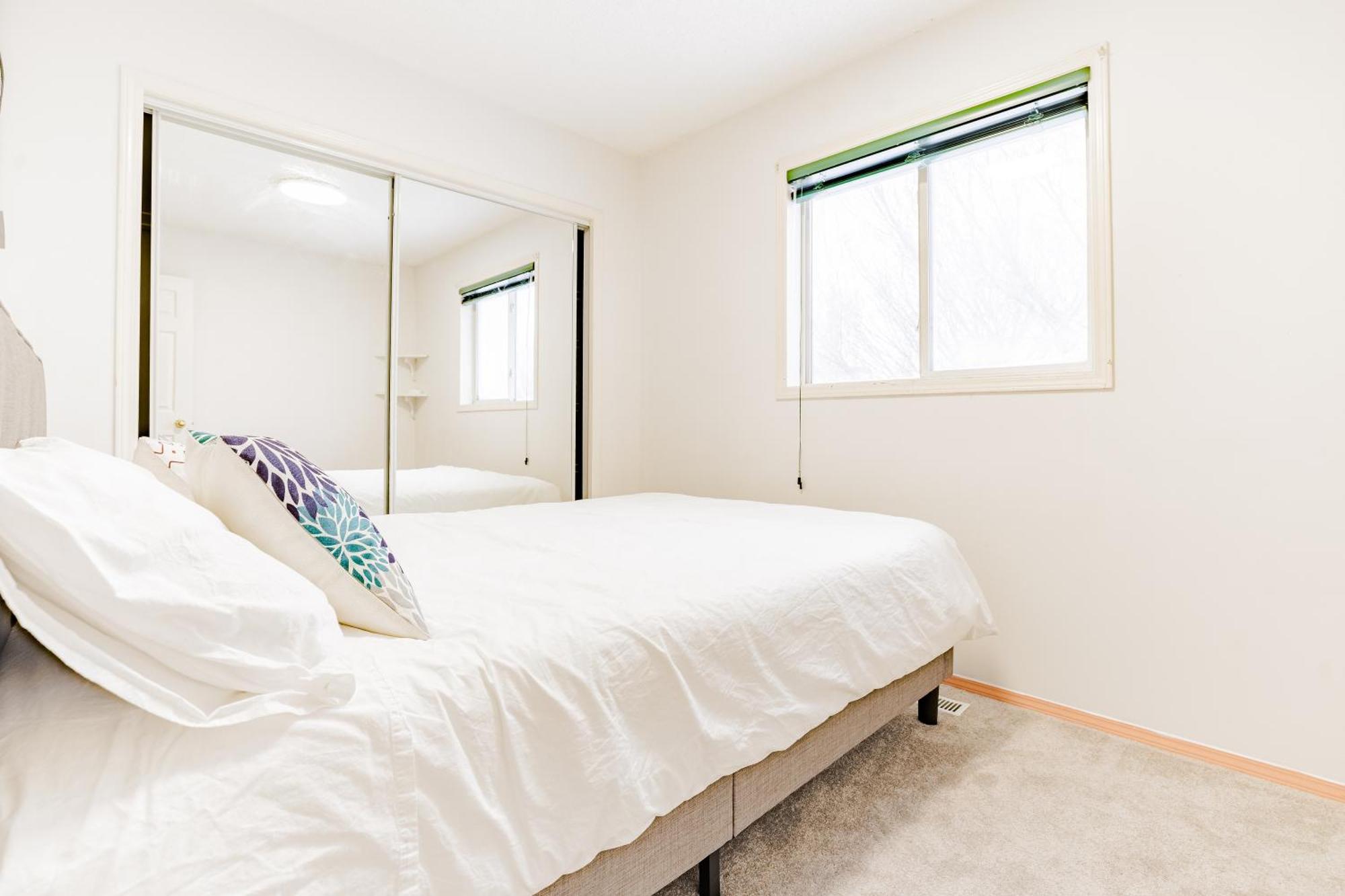 Main Floor Suite, 3 Bdr, 4Bd Spacious And Cozy 卡加利 外观 照片